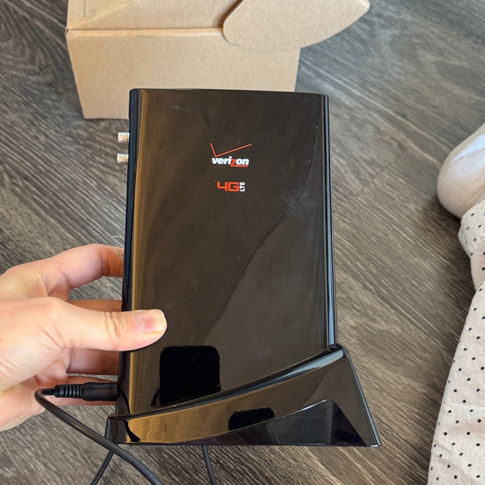 Verizon 4G LTE Black Network Extender